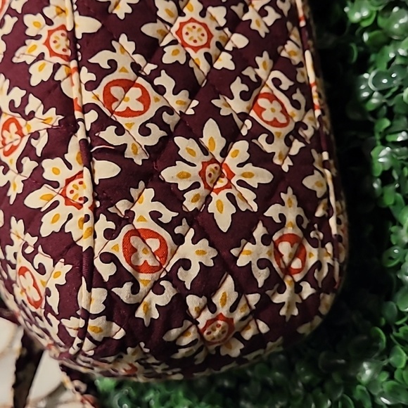 EUC, Retired Vera Bradley Burgandy Medallion Hobo Med Handbag - Picture 7 of 8